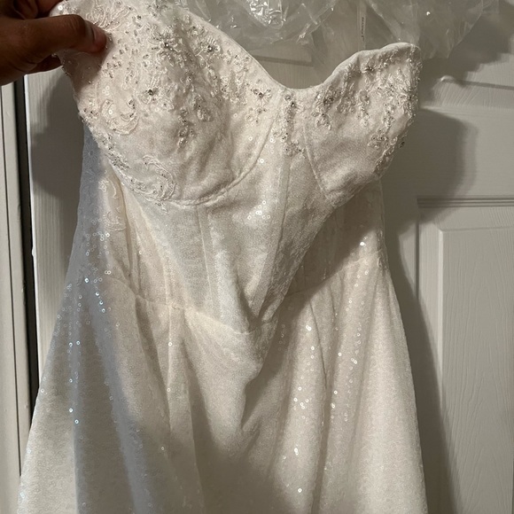 Wedding Dress - Picture 2 of 4